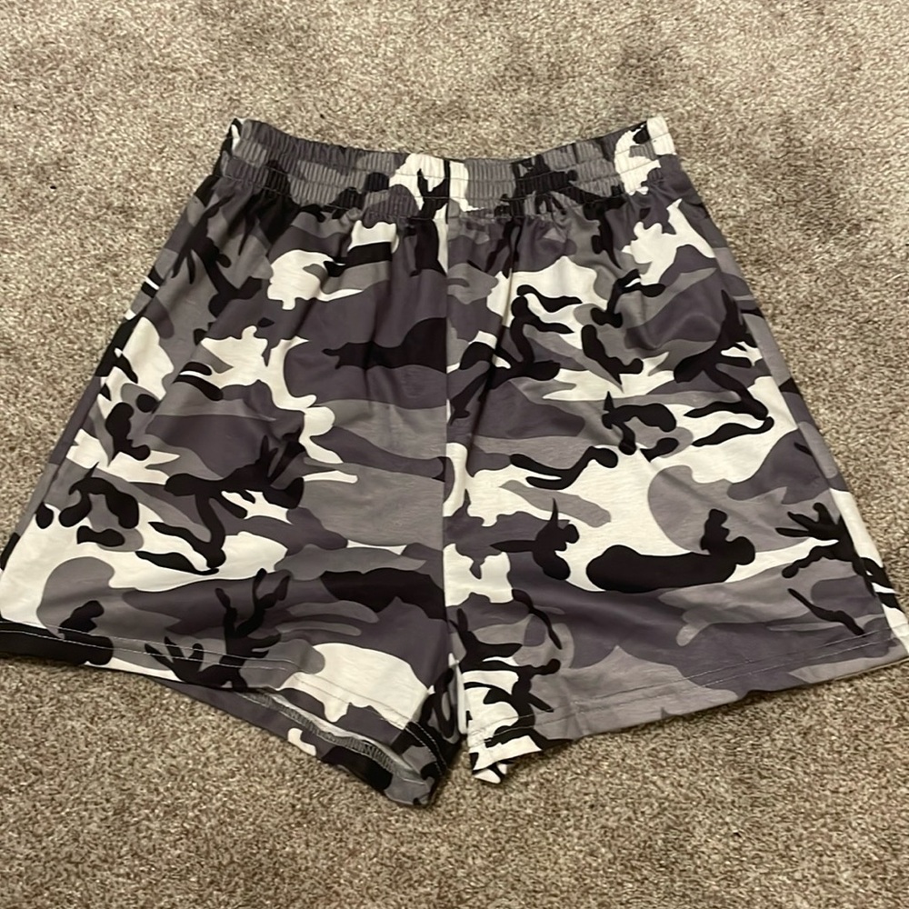 Camo Design Elastic Waist Shorts